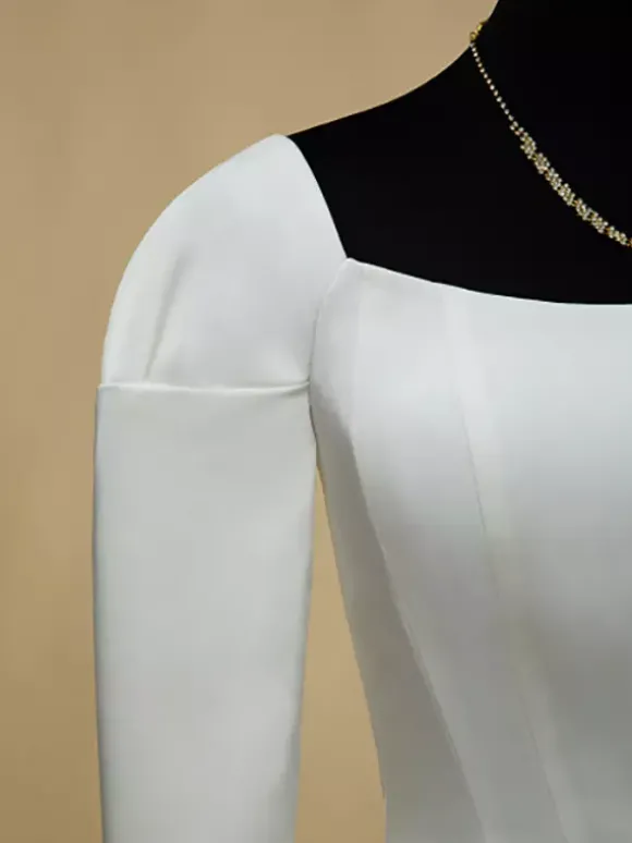 Robe de mariée courte col carré manches longues coupe trapèze