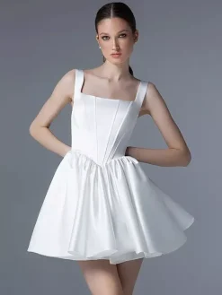 Robe de mariée courte col carré sans manches taille naturelle en satin
