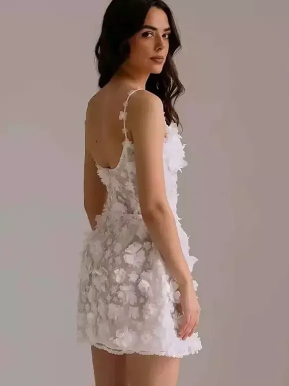 Robe de mariée courte à col en c艙ur et sans manches