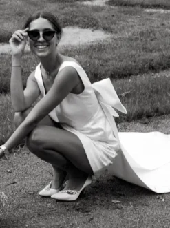 Robe de mariée courte col V sans manche noeud sur dos