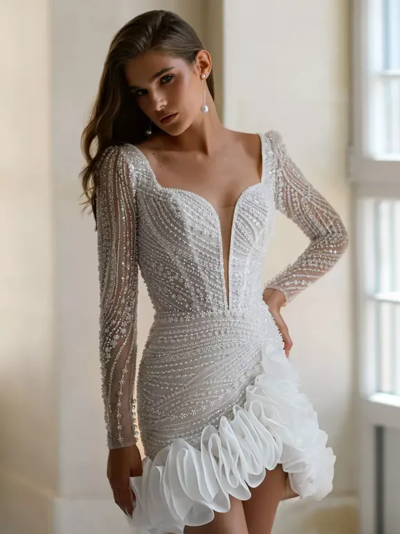 Robe de mariée courte décolleté court manches longues taille naturelle en dentelle