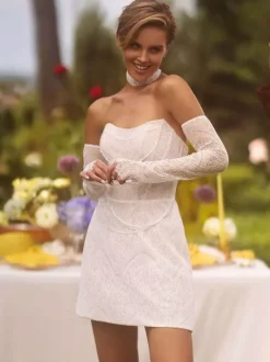 Robe de mariée courte décolleté en c艙ur manches 3/4 taille naturelle dentelle