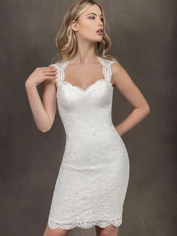 Robe de mariée courte en dentelle col en coeur sans manche au dessus de genou