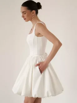 Robe de mariée courte mini col carré sans manches courte