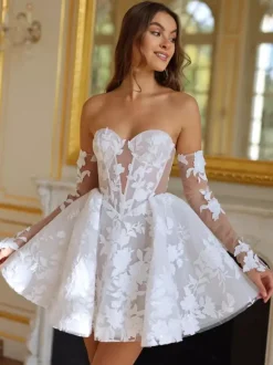 Robe de mariée courte mini décolleté en c艙ur manches mi-longues taille naturelle dentelle