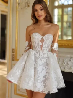 Robe de mariée courte mini décolleté en c艙ur manches mi-longues taille naturelle dentelle