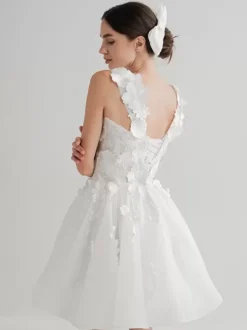 Robe de mariée courte mini épaules dénudées sans manches taille naturelle dentelle
