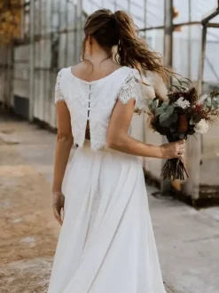 Robe de mariée deux pièces en crêpe stretch col rond longueur au sol fermeture éclair manches courtes