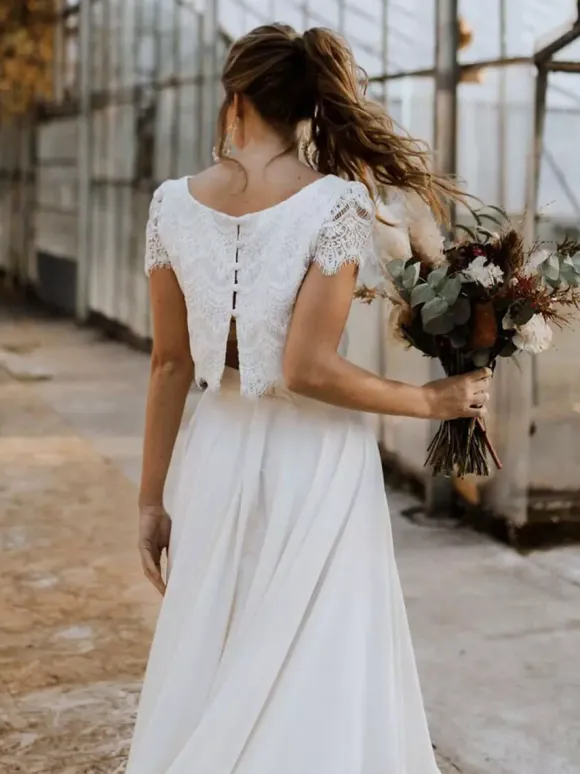 Robe de mariée deux pièces en crêpe stretch col rond longueur au sol fermeture éclair manches courtes