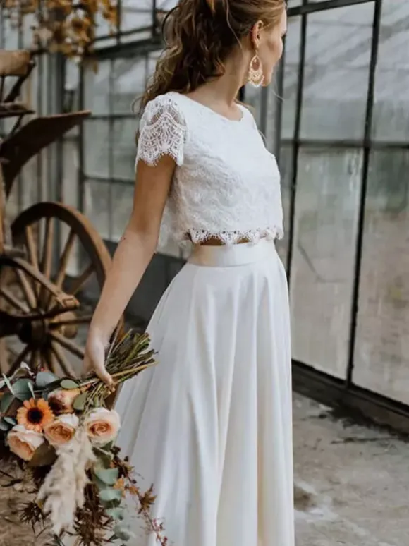 Robe de mariée deux pièces en crêpe stretch col rond longueur au sol fermeture éclair manches courtes