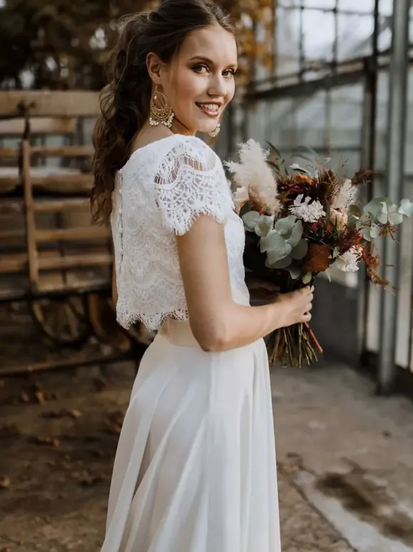 Robe de mariée deux pièces en crêpe stretch col rond longueur au sol fermeture éclair manches courtes