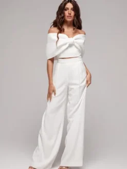 Robe de mariée deux pièces en tissu satiné  combinaison à col bateau  longueur au sol  fermeture éclair  sans manches  ivoire