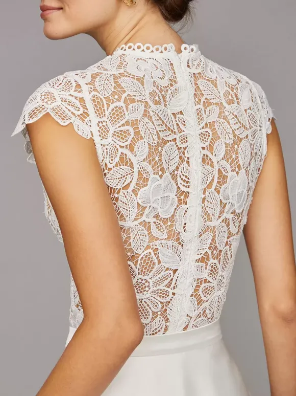 Robe de mariée deux pièces haut en dentelle jupe en satin col rond sans manche zip sur dos