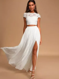 Robe de mariée deux pièces ivoire haut en dentelle col rond manche courte jupe en tulle