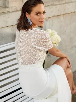 Robe de mariée deux pièces top en dentelle jupe fendue boutonné sur dos à traîne