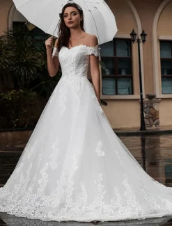 Robe de mariée princesse bustier hors de l'épaule laçage sur dos à grande traîne