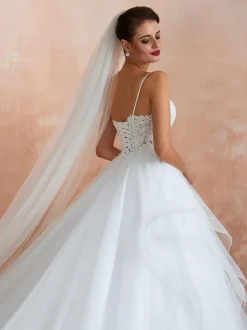 Robe de mariée princesse en dentelle col V laçage sur dos à traîne robe de mariage