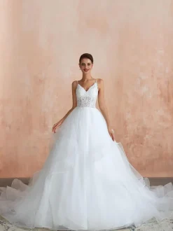 Robe de mariée princesse en dentelle col V laçage sur dos à traîne robe de mariage
