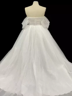Robe de mariée princesse en dentelle à paillete bustier hors des épaules au sol