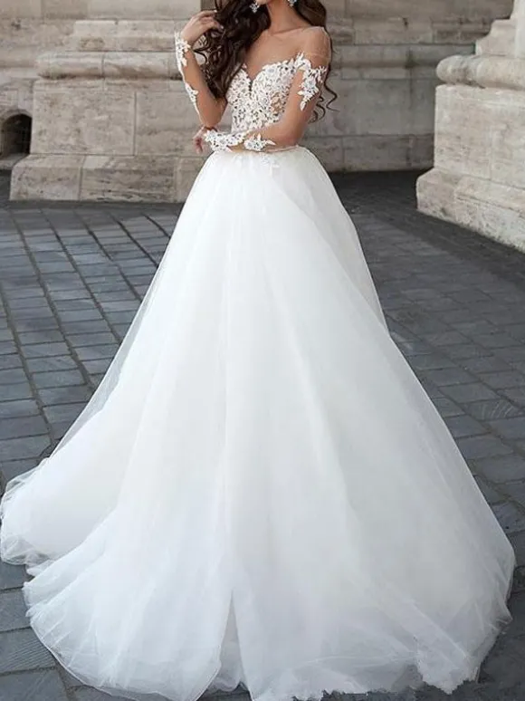 Robe de mariée princesse manche longue décolleté à traîne
