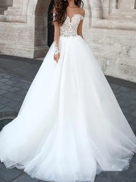 Robe de mariée princesse manche longue décolleté à traîne