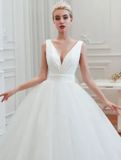Robe de mariée princesse Robe mariage en tulle col V à grande traîne