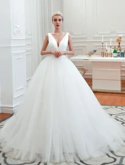 Robe de mariée princesse Robe mariage en tulle col V à grande traîne