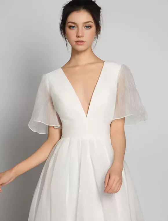 Robe de mariée simple A-ligne col en V manches courtes boutonné sur dos au sol