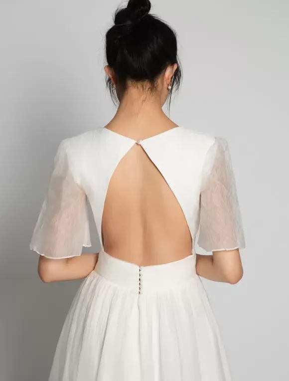 Robe de mariée simple A-ligne col en V manches courtes boutonné sur dos au sol