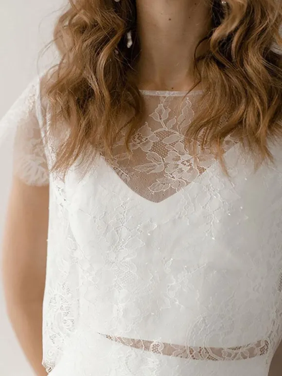 Robe de mariée simple blanche deux pièces Top en dentelle col rond jupe droite à traîne