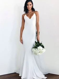 Robe de mariée simple col V jupe plissée à traîne