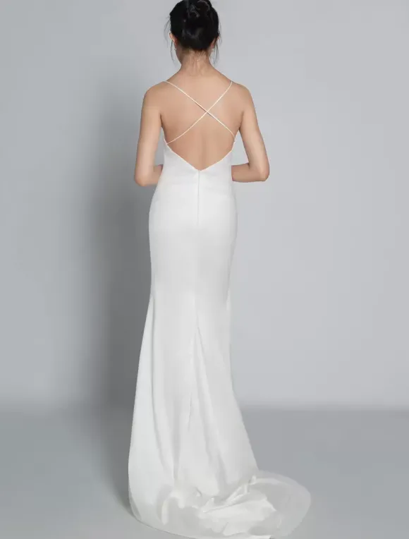 Robe de mariée simple col V jupe plissée à traîne