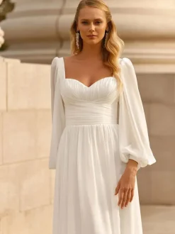 Robe de mariée simple en mousseline de soie col en c艙ur manches longues robes de mariée trapèze plissées