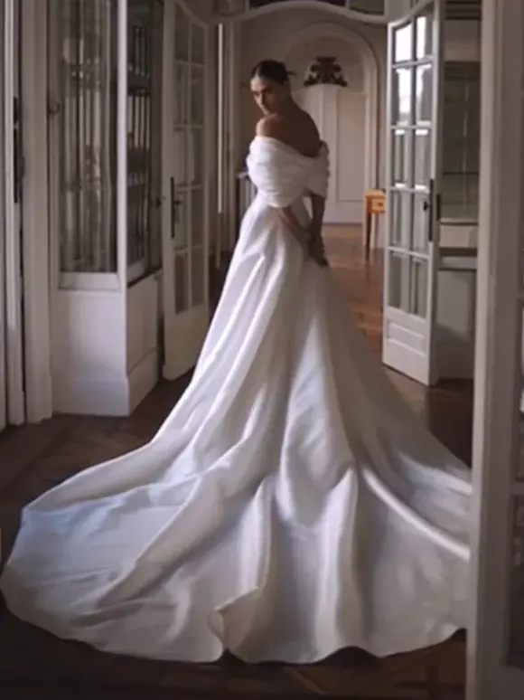 Robe de mariée simple en polyester avec décolleté sans manches et n艙uds robe de bal 50 cm