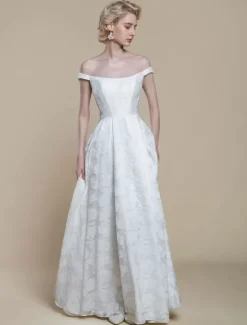 Robe de mariée simple en polyester à col bateau et fleurs en forme de A