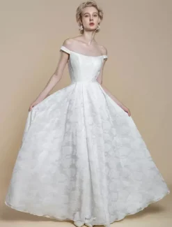 Robe de mariée simple en polyester à col bateau et fleurs en forme de A