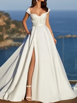 Robe de mariée Simple en tissu satiné col en c艙ur sans manches fendue sur le devant