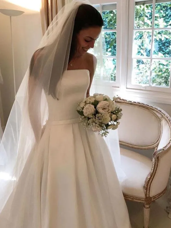 Robe de mariée simple ivoire en satin bustier zip sur dos à traîne robe de mariage
