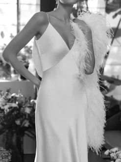 Robe de Mariée Simple Ivoire  sans manches col roulé Tissu de satin Robes de mariée