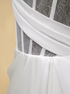 Robe de mariée simple robe de bal décolleté en c艙ur sans manches découpe 20 cm