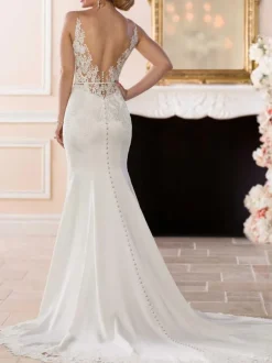 Robe de mariée simple robe de mariage col V boutonné sur dos à traîne courte