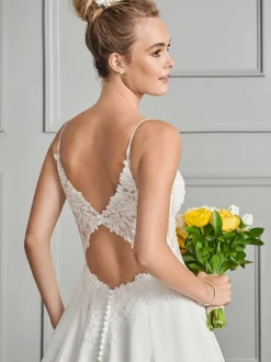 Robe de mariée simple top en dentelle jupe en satin à traîne col V à bretelle boutonné sur dos