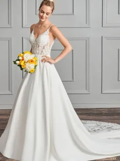 Robe de mariée simple top en dentelle jupe en satin à traîne col V à bretelle boutonné sur dos