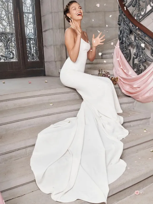 Robe de mariée sirène à bretelle boutonnée sur dos à traîne