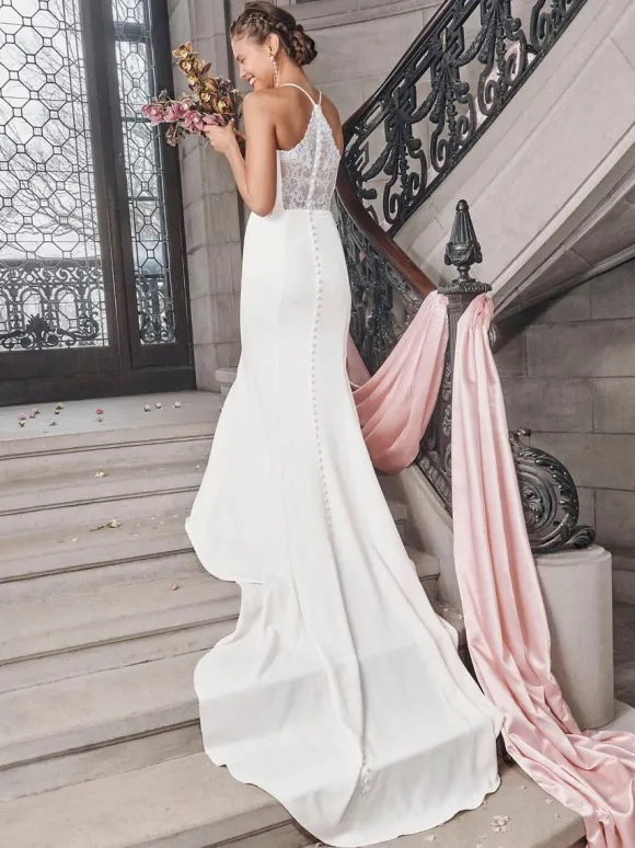 Robe de mariée sirène à bretelle boutonnée sur dos à traîne