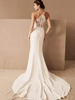 Robe de mariée sirène à bretelle boutonnée sur dos à traîne