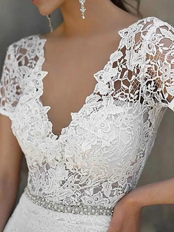 Robe de mariée sirène col V manche courte décoré des boutons sur dos à traîne