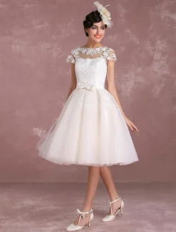 Robe de mariée vintage courte col rond manche courte boutonné sur dos