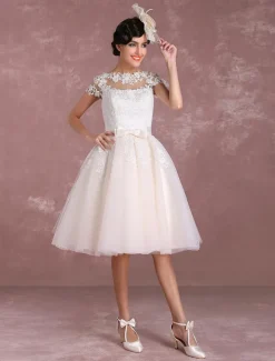 Robe de mariée vintage courte col rond manche courte boutonné sur dos