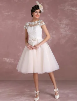 Robe de mariée vintage courte col rond manche courte boutonné sur dos